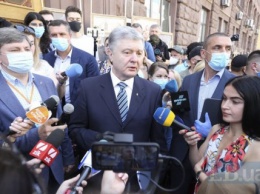 Порошенко обвинил Офис президента в политическом преследовании