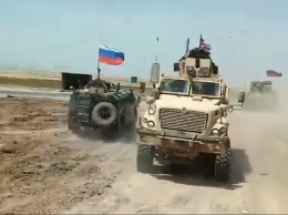 Опубликовано новое видео безуспешных попыток американцев заблокировать российский патруль в Сирии