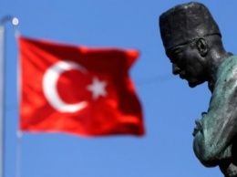 В Турции за связи с FETO осудили сотрудника консульства США