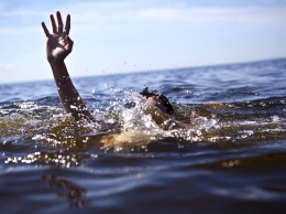 Пошел купаться и исчез под водой: в реке утонул ребенок