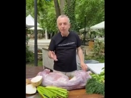 Известный одесский ресторатор Савва Либкин в прямом эфире приготовит зеленый борщ (видео)