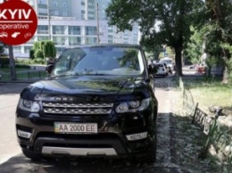 Водитель думать не привык: в сети показали фото наглого "героя парковки" в Киеве