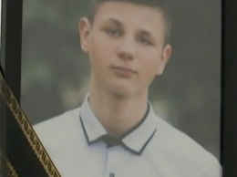 В Прилуках Черниговской области провели эксгумацию тела погибшего подростка Чаленко для повторной экспертизы