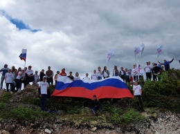 Сахалинцы в честь Дня России покорили гору Юноны
