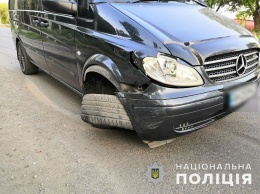 В Краматорске столкнулись "Mercedes-Benz" и "BMW": пострадали двое пассажиров