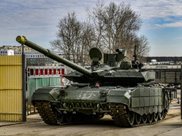 Россия перебросила в оккупированный Донбасс 70 грузовиков, танки и Бтры