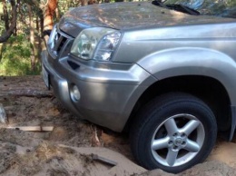 В Днепре автомобиль попал в песчаную ловушку