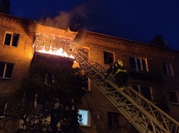 В доме на Гагарина загорелся балкон