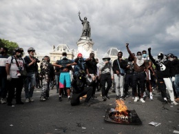 В Париже на акции против расизма произошли столкновения с полицией