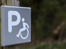 Вводится в действие закон, которым людей в инвалидных колясках приравняют к велосипедистам