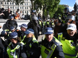 В Лондоне арестовали более 100 участников акции "в защиту памятников"
