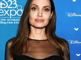Новый фильм с Анджелиной Джоли появится в Интернете вместо кинотеатров