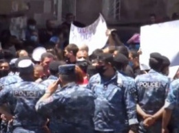 В Армении назревает еще одна революция, в стране вспыхнули протесты (видео)