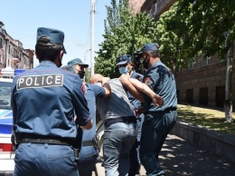 В Армении задержали более 100 активистов во время протеста оппозиции