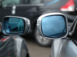 Почему у автомобилей немецкого производства 90-х годов боковые зеркала обладают разными размерами?