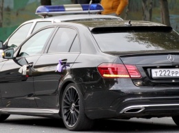 Кадыров приказал отбирать машины за длинные кортежи на свадьбах