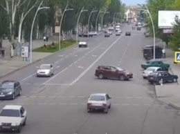 Водитель на джипе перегородил центральный проспект - эпичное видео