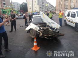 На Одесской автомобиль "копов" столкнулся с "Volkswagen". Пострадала 3-летняя девочка, - ФОТО