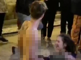 Их нравы: в центре Москвы пара занялась уличным сексом перед камерами (фото 18+)
