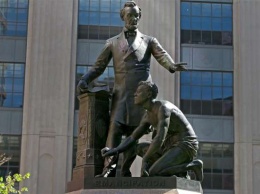 Власти Бостона могут снести памятник Аврааму Линкольну