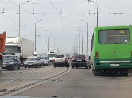 Масштабное ДТП на мосту в Днепре: движение парализовано