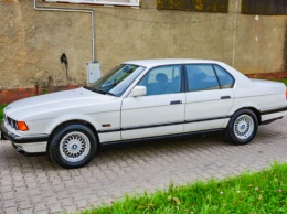 Не успел забрать: BMW 740i хранилась в салоне с 1992 года из-за смерти владельца