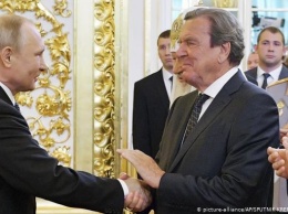 Экс-канцлер Шредер выступил за возвращение России в G8