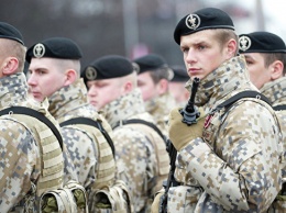 По стандартам НАТО: Латвия отказывается от принуждения молодежи к службе в армии