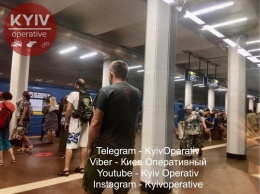 В киевском метро случилось происшествие: поезда на красной ветке остановили из-за мужчины в туннеле