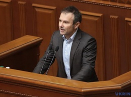 Комитет Рады рассмотрит заявления Вакарчука и Бельковой о сложении мандата