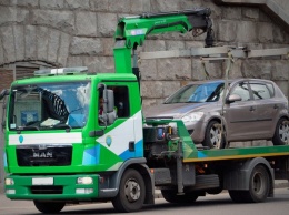 В Киеве хотят отменить эвакуацию неправильно припаркованных авто