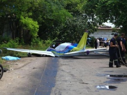 Авиакатастрофа в Одессе: полиция объявила вероятную причину аварии, умер еще один пилот (ФОТО)