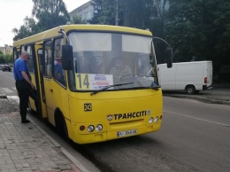 "Где такое написано, что я тебя должен возить?": на Киевщине водитель маршрутки оскорбил дочь погибшего бойца ООС (фото)