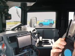 Видео: Hummer H1 сразился в дрэге с Suzuki Jimny