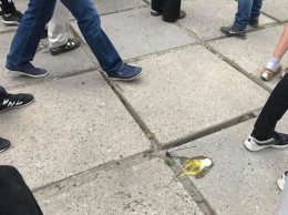 В Харькове под судом активистов забросали яйцами