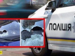 В центре Киева разгромили элитные авто и измазали их чем-то бурым (фото, видео)