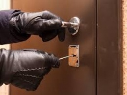 Житель Мелитополя своим ключом открыл соседскую дверь и похитил имущество