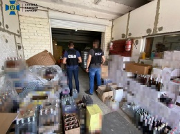 В Харькове СБУ и полиция разоблачили отечественного дистрибьютора на попытке продажи контрафактной водки