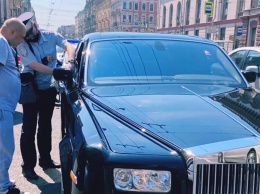 Инспектор ГИБДД заставил водителя растонировать Rolls-Royce
