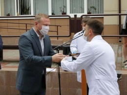 Святослав Олейник поздравил врачей больницы имени Мечникова с Днем медработника