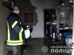 В Киеве мужчина задушил женщину, поджег дом и голым выпрыгнул в окно (видео)