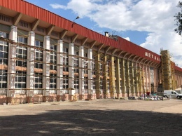 После реконструкции на стадионе "Металлург" должна появиться крыша над трибунами