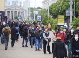 В Беларуси арестовали десятки членов оппозиции, 2 кандидата в президенты отказались от выборов