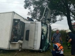 В Днепре перевернулся грузовик: водитель погиб