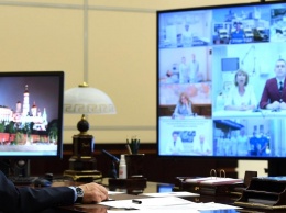Путин заявил о необходимости поощрить молодых медиков