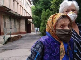 В Ровно от коронавируса вылечились 92-летняя бабушка и ее дочь