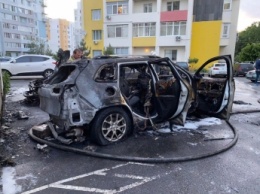 В Харькове сожгли машину инстагрм-блогера, которая рассказывала о работе клиники пластической хирургии