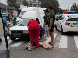 В Запорожье легковушка сбила женщину (фото)