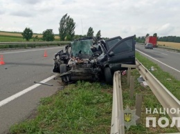 На трассе Одесса-Киев внедорожник столкнулся с грузовиком: двое погибших