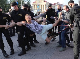 В Беларуси задержали сотни участников предвыборных пикетов